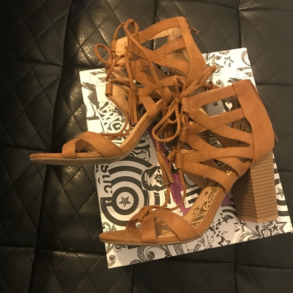Shoes - Brown Heels - Closest Clearance